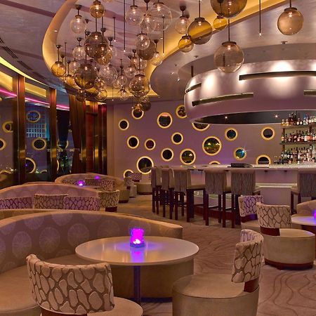 Four Seasons Hotel Doha Exterior photo The bar at the Wynn