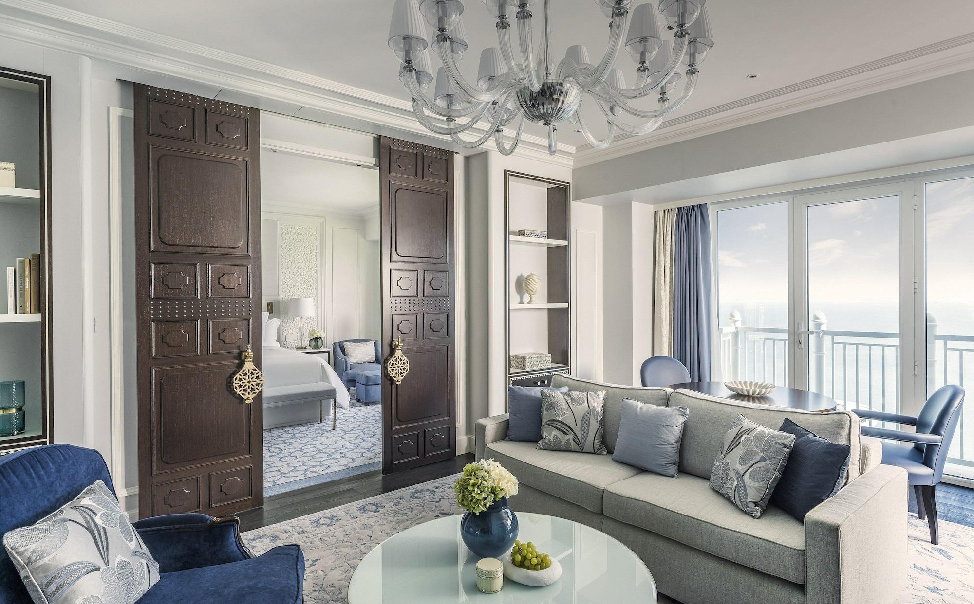 Four Seasons Hotel Doha Exterior photo A suite at the Four Seasons Hotel