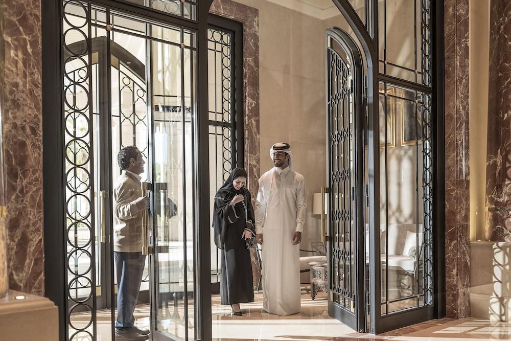 Four Seasons Hotel Doha Exterior photo The Four Seasons Hotel in Riyadh