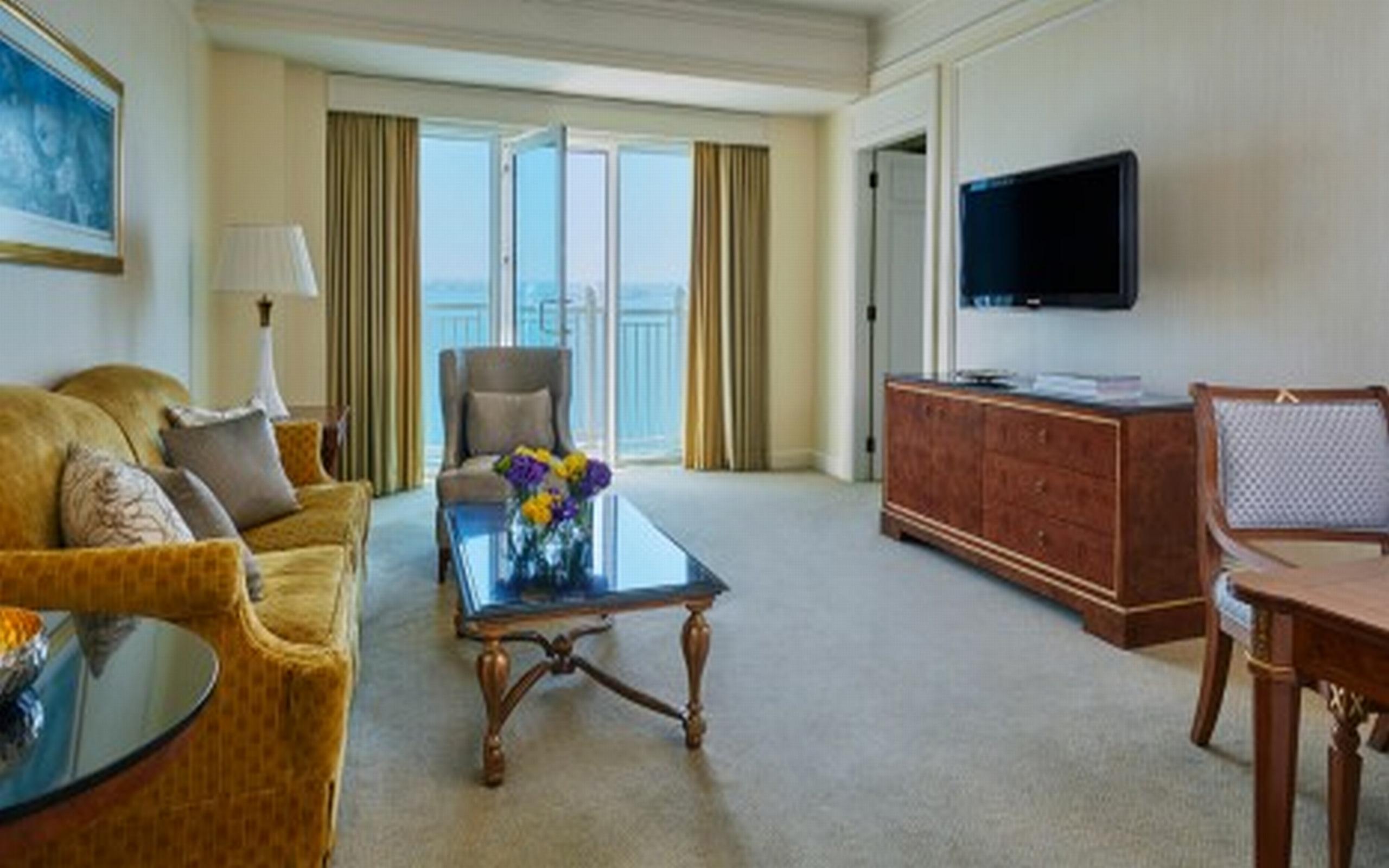 Four Seasons Hotel Doha Exterior photo A living room at the Four Seasons Hotel
