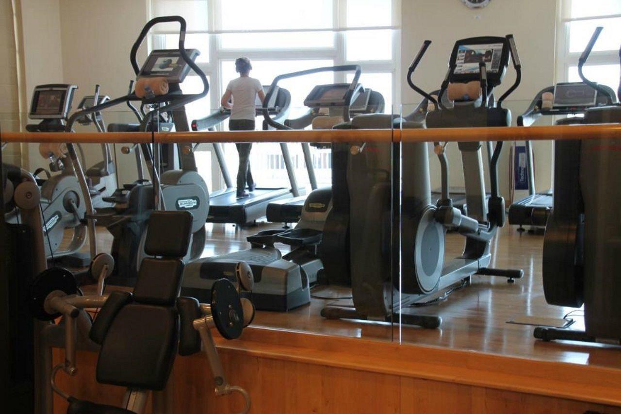 Four Seasons Hotel Doha Exterior photo Elliptical cross trainer