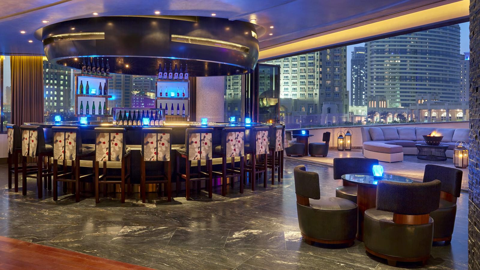 Four Seasons Hotel Doha Exterior photo The bar at the 360° Lounge