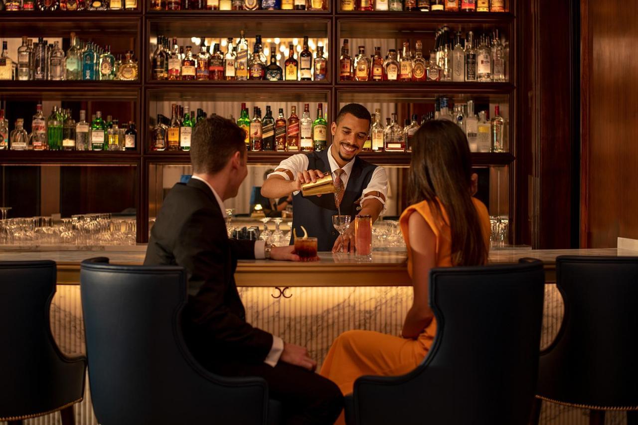 Four Seasons Hotel Doha Exterior photo The Bar at The Ivy