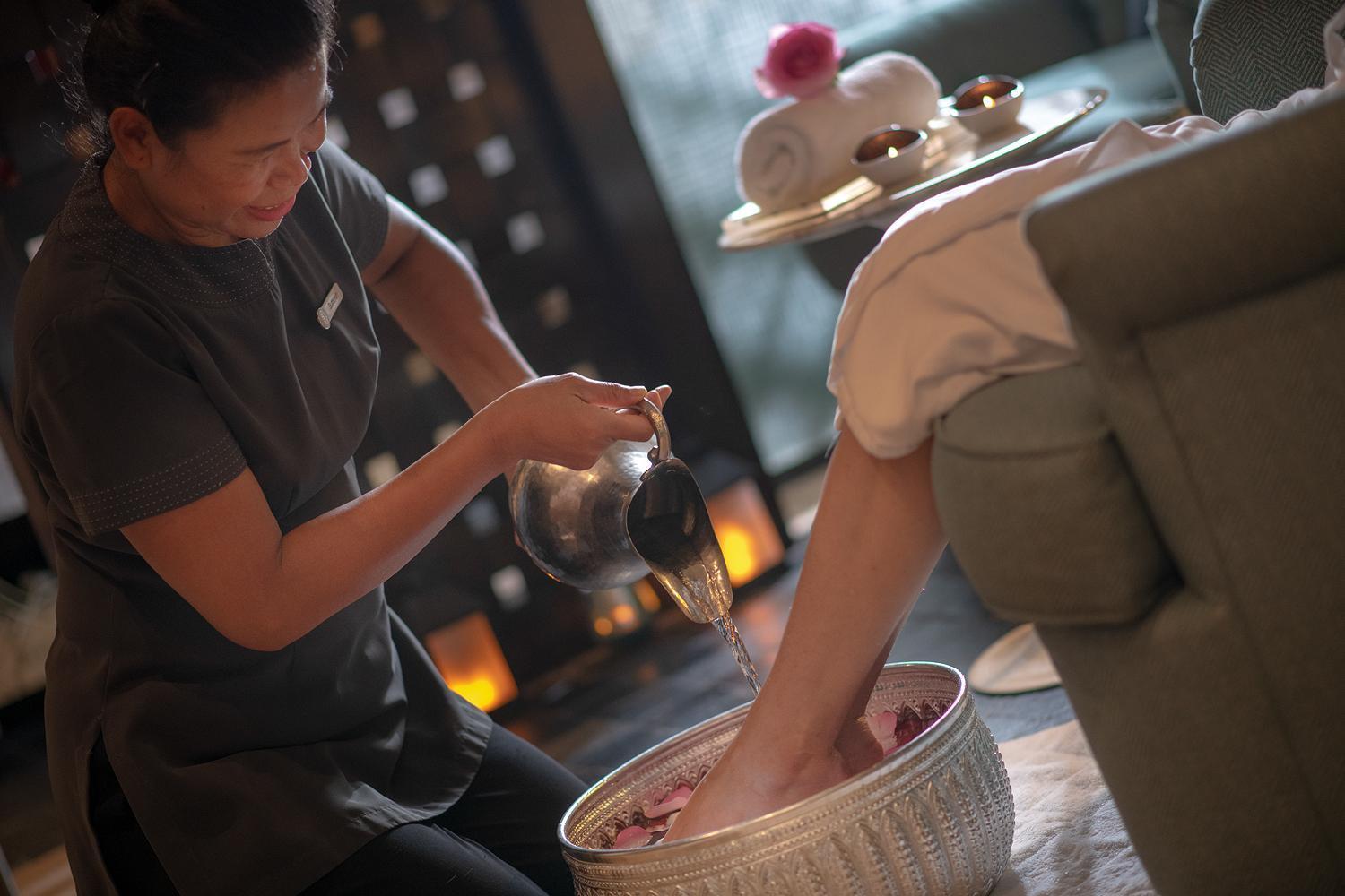 Four Seasons Hotel Doha Exterior photo Thai foot massage