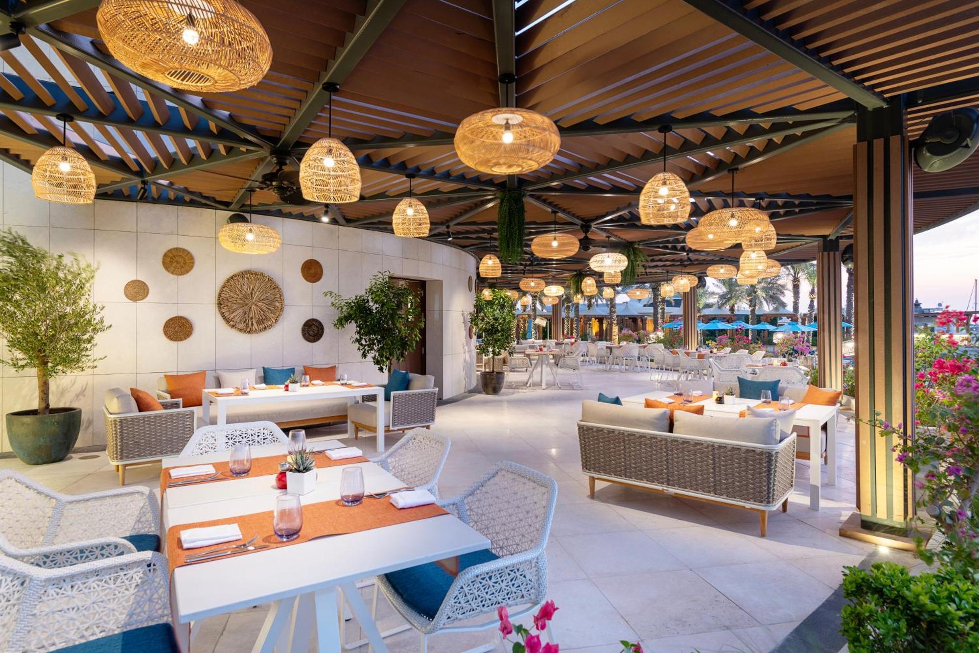 Four Seasons Hotel Doha Exterior photo The Beach Club