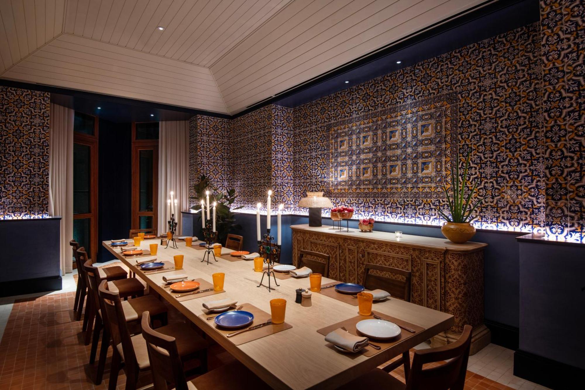 Four Seasons Hotel Doha Exterior photo The dining room at the restaurant