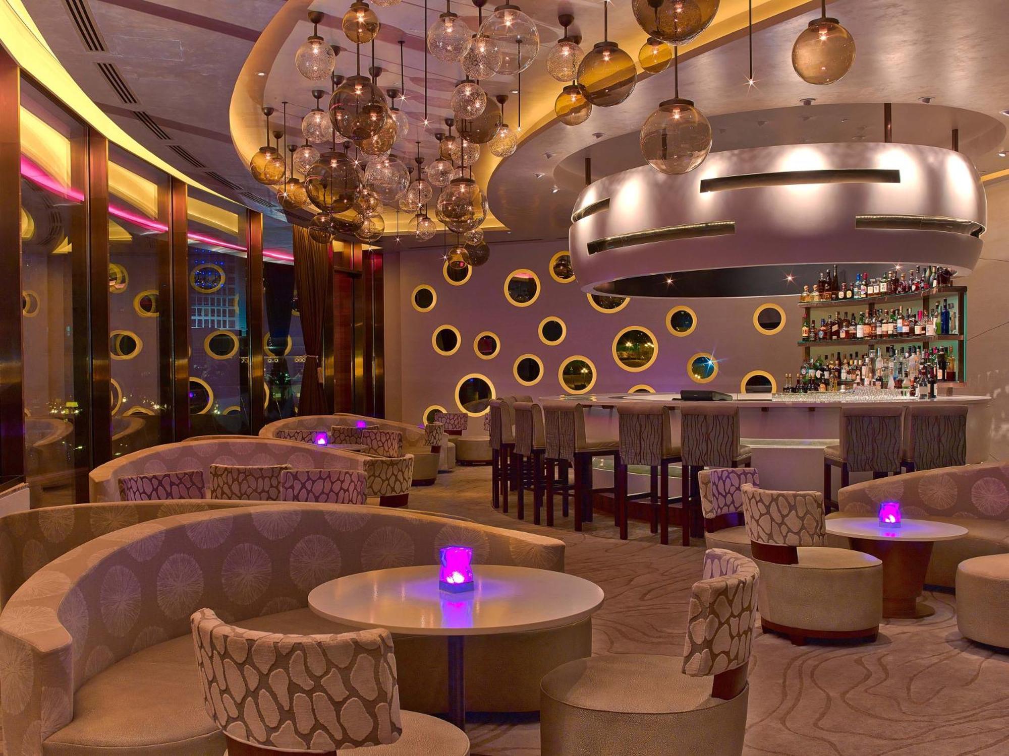Four Seasons Hotel Doha Exterior photo The bar at the Wynn