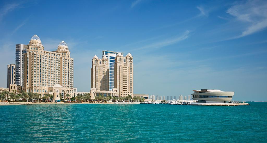Four Seasons Hotel Doha Exterior photo The Pearl
