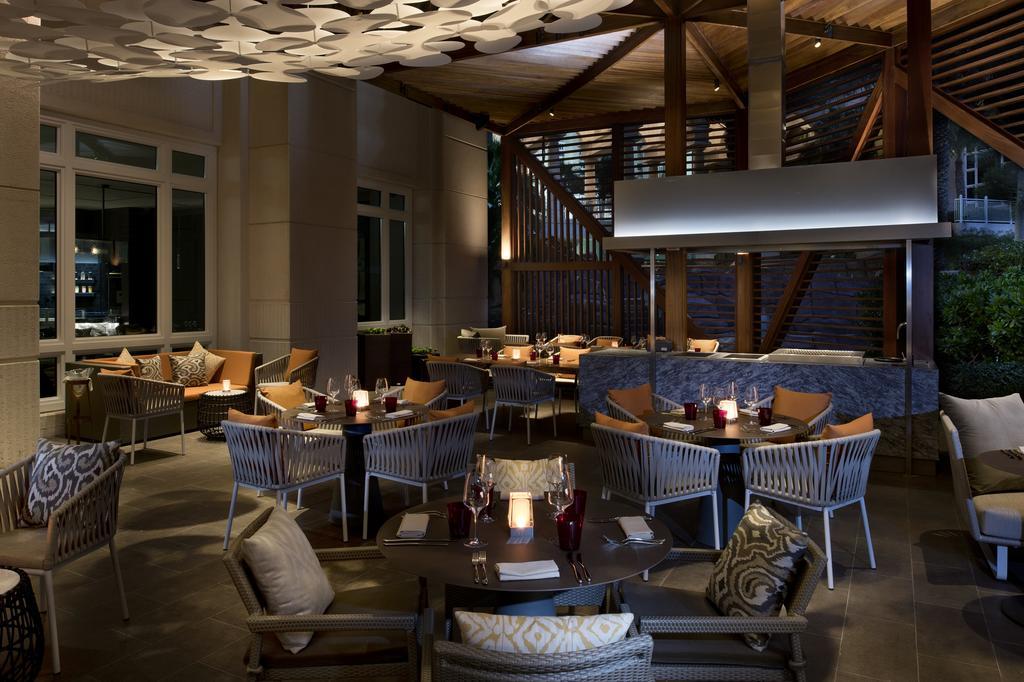 Four Seasons Hotel Doha Exterior photo The interior of the restaurant